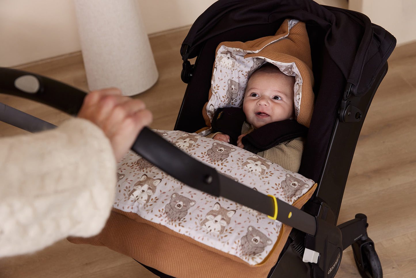 NIEUW | Voetenzak | Autostoel en Kinderwagen | Nougat Cable Beer& Vos