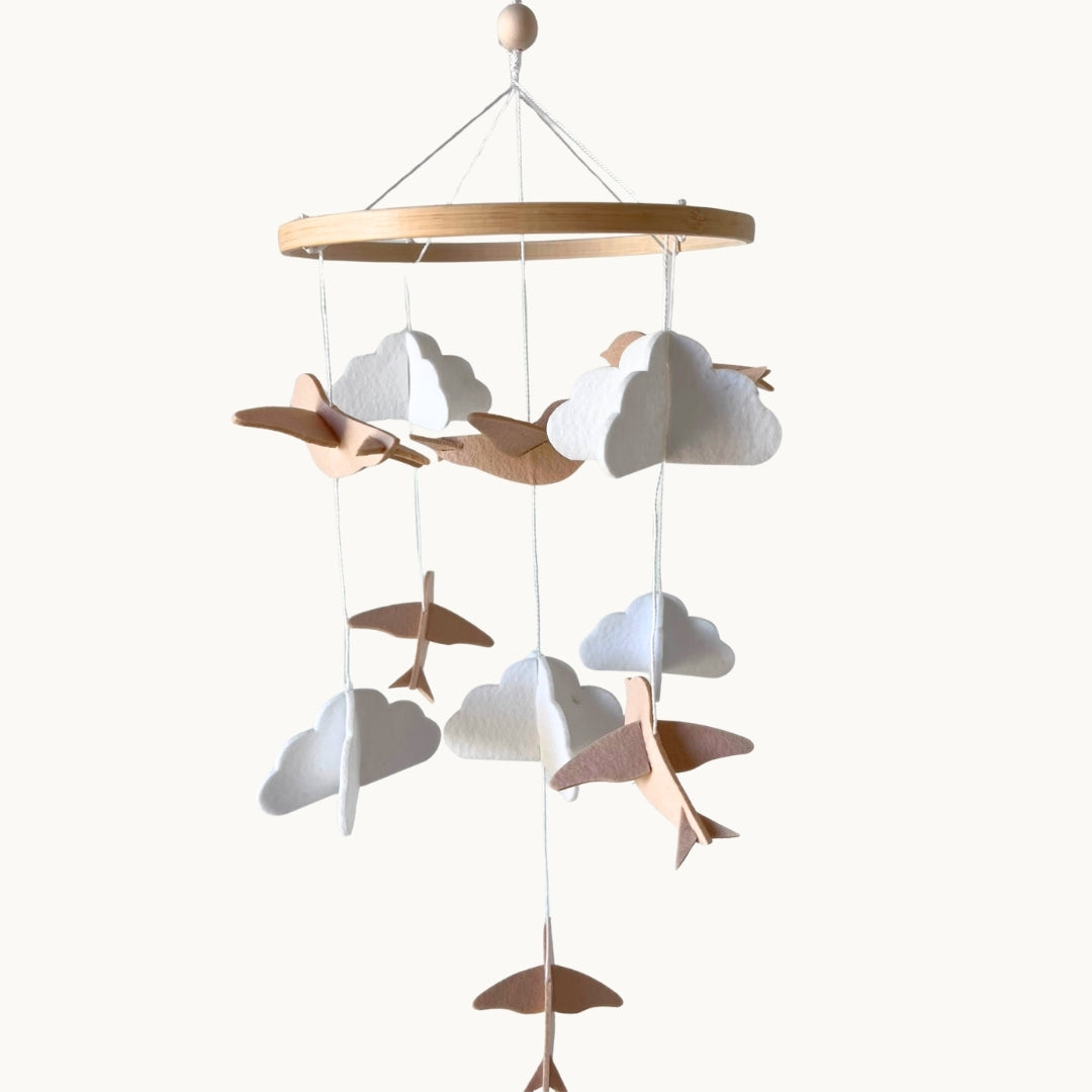 Vilten Baby mobiel Vogeltjes en Wolkjes - Beige